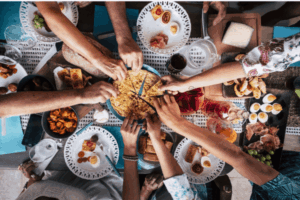 Regras de Etiqueta à Mesa Pelo Mundo Que Vão Te Surpreender